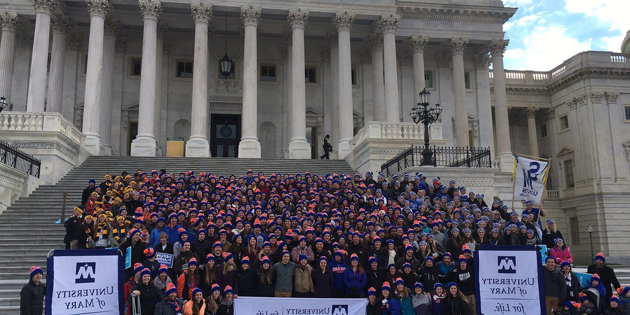 600名MG冰球突破试玩的学生、教师和朋友聚集在国会大厦